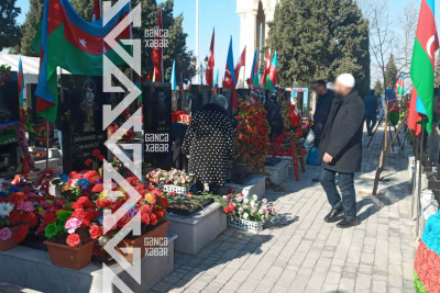 Gəncə sakinləri Şəhidlər xiyabanında qəhrəmanlarını anıblar