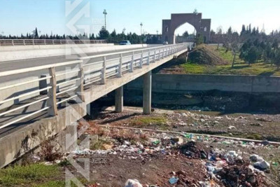Yüzə yaxın evin sakinləri Gəncəçayın məcrasına zibil atırlar