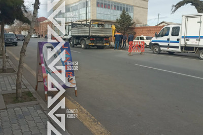 Gəncədə baş verən kommunal qəza zamanı kanalizasiya xətti sıradan çıxıb