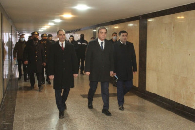 Gəncə şəhər rəhbəri küçə alverinə qarşı təşkil olunan reyddə iştirak edib