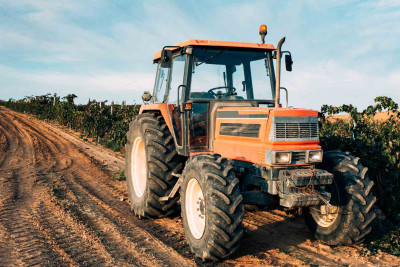 Gəncədə 600-dən çox traktor istehsal edilib