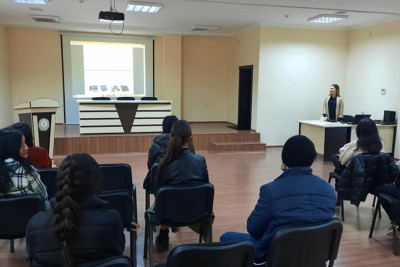 Gəncə: kompüter kursu təlim keçirib