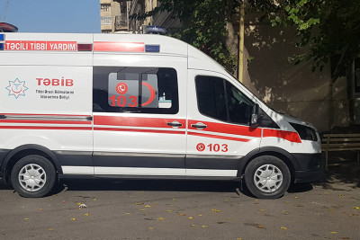 Gəncədə 16 yaşlı qız eyvandan yıxılıb
