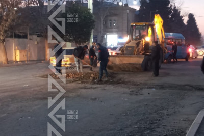 Gəncənin Ruzigar Qasımov küçəsində su borusu təmir edilib