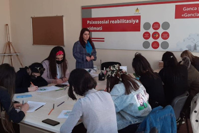 Gəncədə art-terapiya üzrə təlim keçirilib