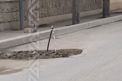 Elektrik xəttinin bir hissəsi torpağın üstündə qalıb