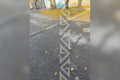 Bu küçədə qoyulan tramplinlər sakinlər üçün çətinlik yaradır