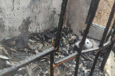 İkiotaqlı evin bir otağı külə dönüb