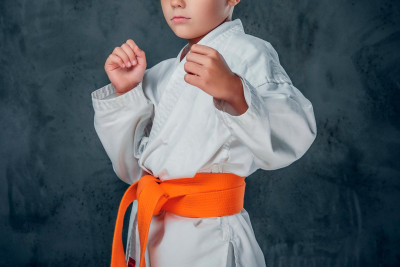 Şəhid, qazi və aztəminatlı ailələrin övladları üçün pulsuz karate dərsləri var