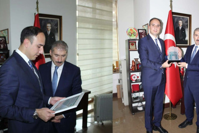Həmid Nəsirov Zeki Öztürkü təltif edib
