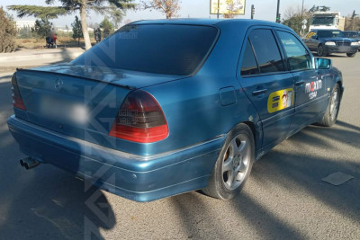 Gəncədə iki “Mercedes” toqquşub