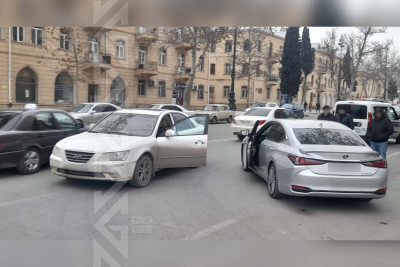 “Neytralda” park edilmiş avtomobil qəzaya səbəb olub