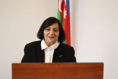 Yazıçı Ümbülbanu Hacıyevaya Fəxri Fərman təqdim olunub