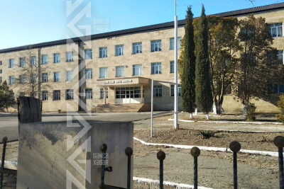 23 saylı məktəbin həyəti baxımsız vəziyyətdədir
