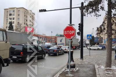 İşıqforların işləməməsi bəzi küçələrdə sıxlıq yaradıb