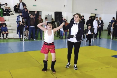 Balaca kikboksçumuz yarışda 1-ci yeri tutub
