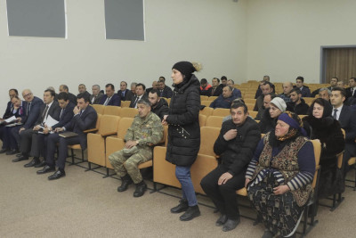 Niyazi Bayramov sakinləri qəbul edib