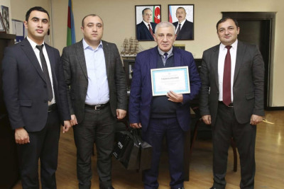 Məktəb direktoru təqaüdə yola salınıb