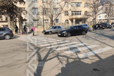 Təhsil ocağının qarşısında “zebra” çəkilib