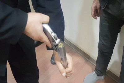 İki nəfər sakindən odlu silahlar götürülüb