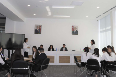 Könüllülər üçün debat forumu təşkil olunub