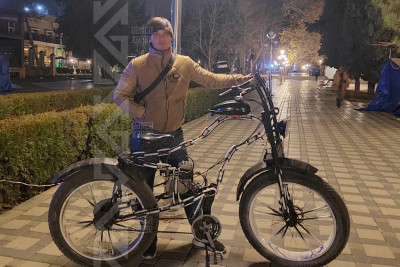 20 yaşlı gənc zəncirdən moped yığıb