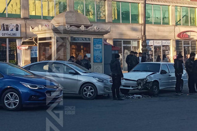 Şəhərin mərkəzi küçəsində qəza baş verib