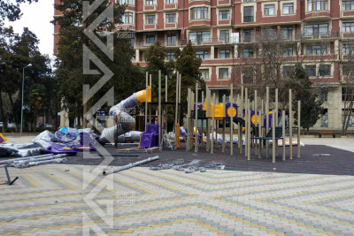 Qəmbər Hüseynli parkında uşaq meydançası salınır