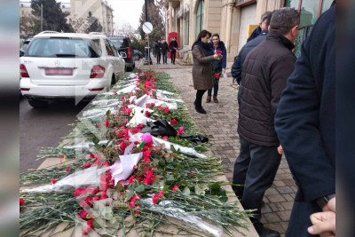 Türkiyənin Baş Konsulluğunun önündə anım mərasimi keçirilir