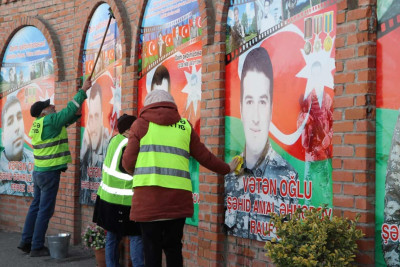 Şəhər ərazisində şəhid plakatları yuyularaq təmizlənib