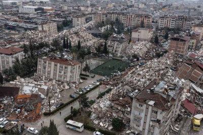 Cümə namazında Türkiyənin zəlzələ qurbanları yad edilib