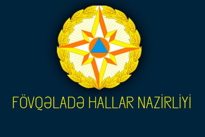 Şəhər sakini bağlı qapı arxasında qalıb