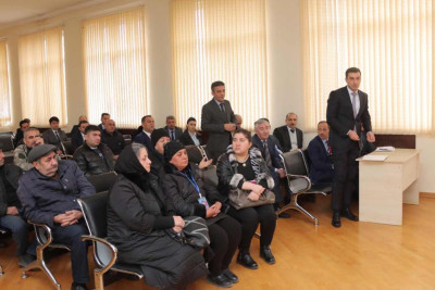 Niyazi Bayramov şəhər sakinlərini qəbul edib
