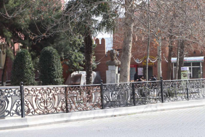 Qəzada əzilmiş səki çəpəri bərpa olunub