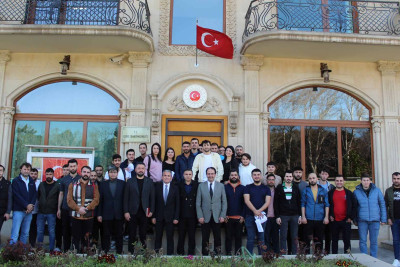 Türkiyənin Baş konsulu türkiyəli tələbələrlə görüşüb