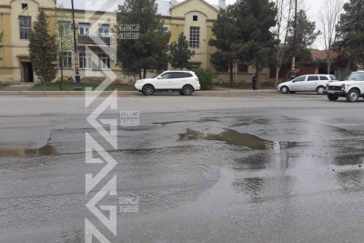 Şəhərin mərkəzində su borusu partlayıb