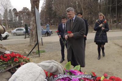 Almaniya səfiri Ralf Horlemann Qələbə parkına baş çəkib