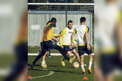 Futbol üzrə yeni Məşq Mərkəzində ilk məşq keçirilib