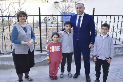 ADAU-nun əməkdaşları şəhid ailəsinə bayram sovqatı aparıblar