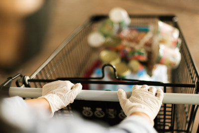 Gəncə sakini işlədiyi marketdən oğurluq edib