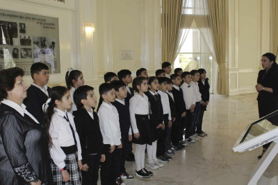 Məktəblilər Heydər Əliyev Mərkəzini ziyarət ediblər