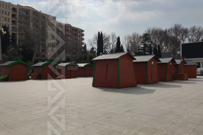 İH binasının qarşısında Novruz şəhərciyi qurulur