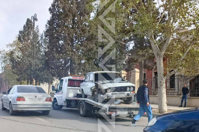 “Ulduzlu gecə” şadlıq sarayının qarşısında iki maşın toqquşub