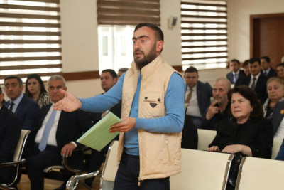 İcra başçısı sakinləri qəbul edib