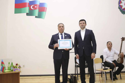 21 nömrəli tam orta məktəbin direktoru təbrik olunub