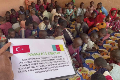 Zəfər Məmmədov Kamerunda 100 nəfərlik iftar süfrəsi açıb