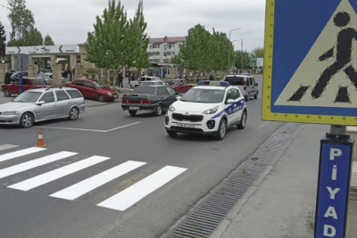 Şəhərdə yol nişanları yenilənir