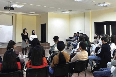 DVC “Gənclər Debatda” şüarı altında təlimlər təşkil edib