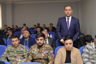 Niyazi Bayramov sakinlərin müraciətlərini dinləyib
