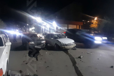 Dönmə əməliyyatında diqqətsizlik edən sürücü qəza törədib